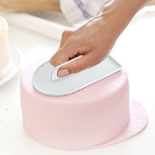 Plastic cake smoother for professional decorating results